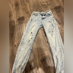 Ripped skinny jeans